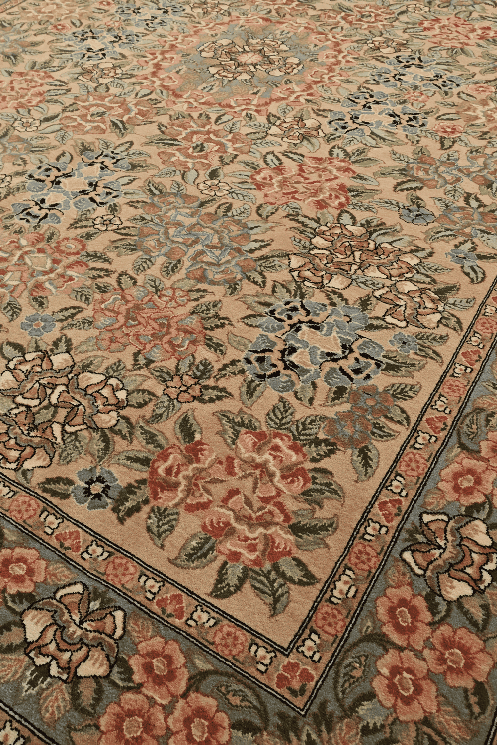 Gol Farang rose detail in camel and pink on Pakistani rug