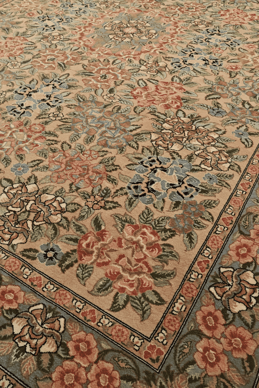 Gol Farang rose detail in camel and pink on Pakistani rug