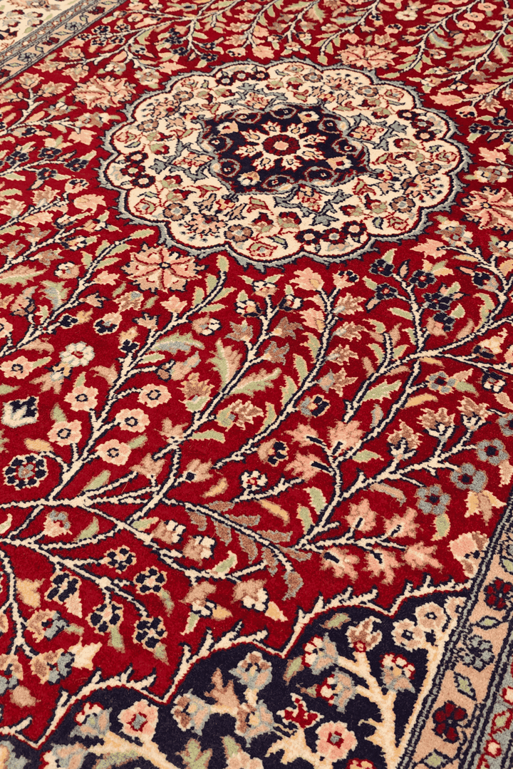 Medallion detail in crimson on Tabriz Pakistani rug