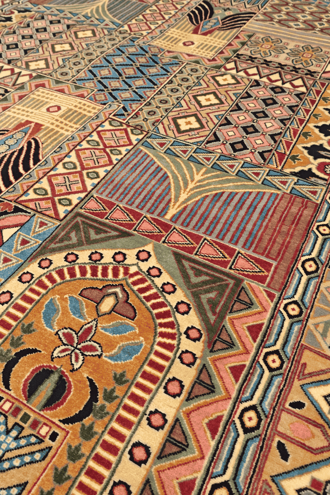 Garden panel compartment detail on Bakhtiari Pakistani rug