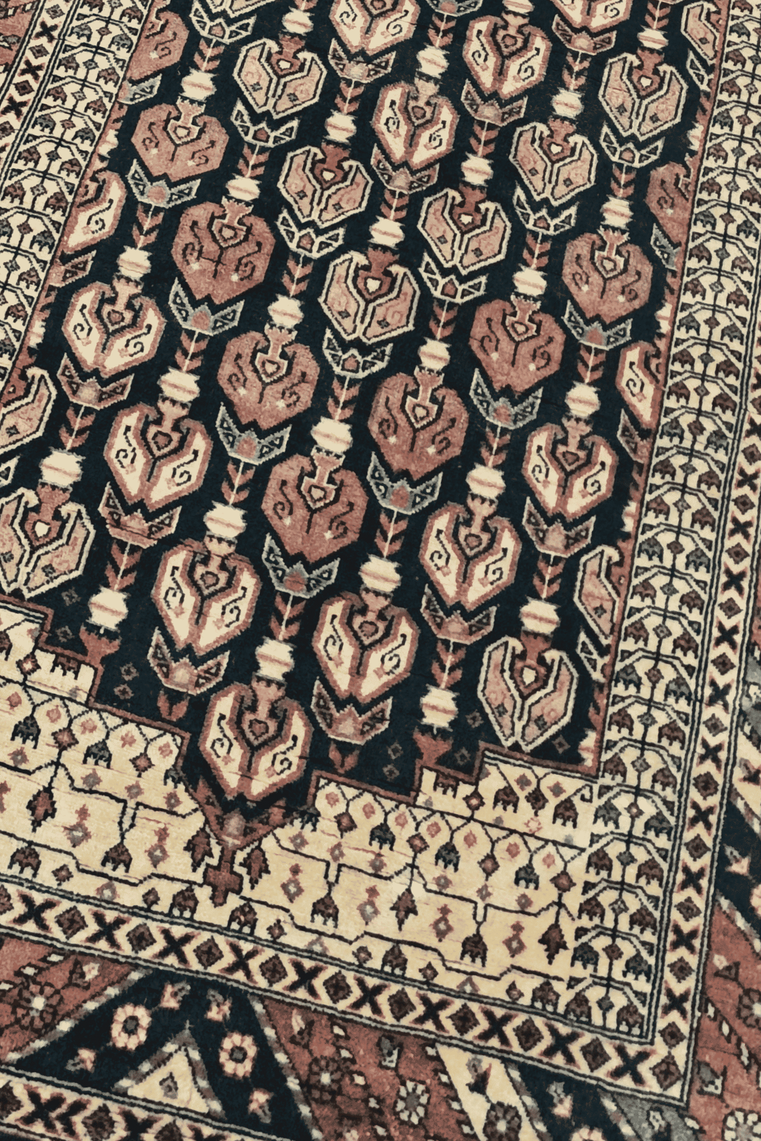 Hereke all-over floral detail in navy and dusty rose on runner