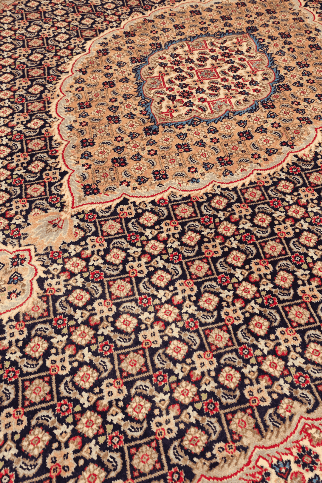Mahi medallion detail in rose on Tabriz Pakistani rug