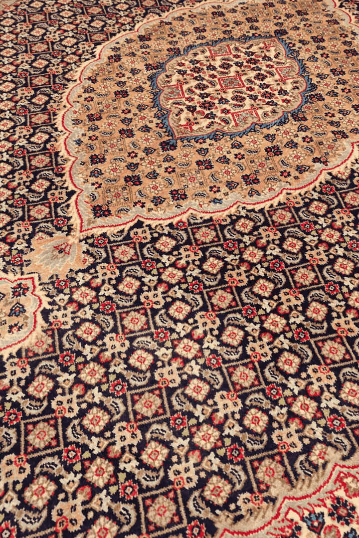 Mahi medallion detail in rose on Tabriz Pakistani rug