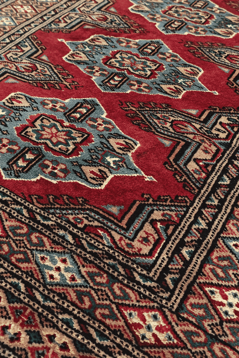 Lozenge detail in crimson and sea green on Jaldar runner