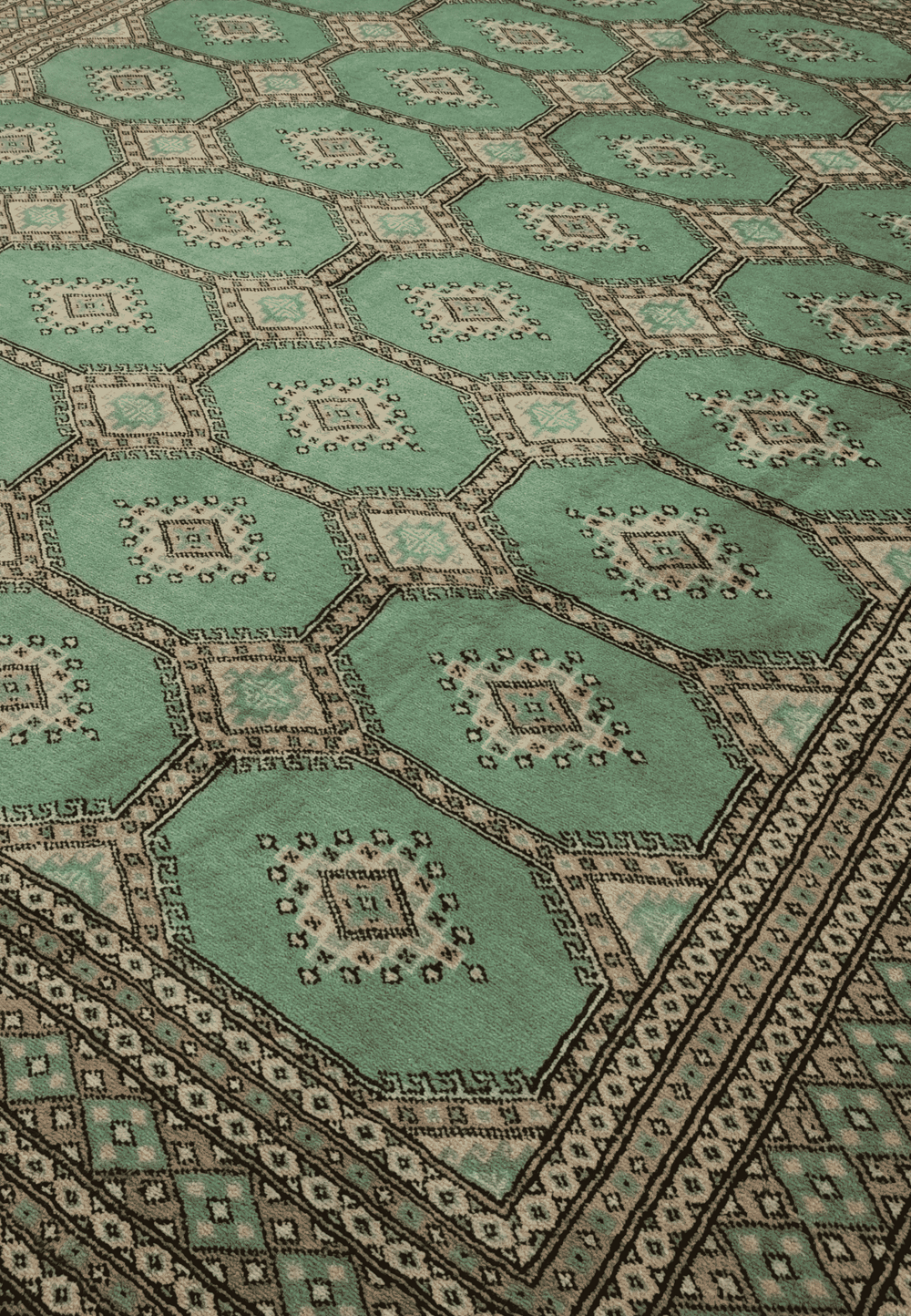 Gül detail in jade green and cream on Pakistani Jaldar rug