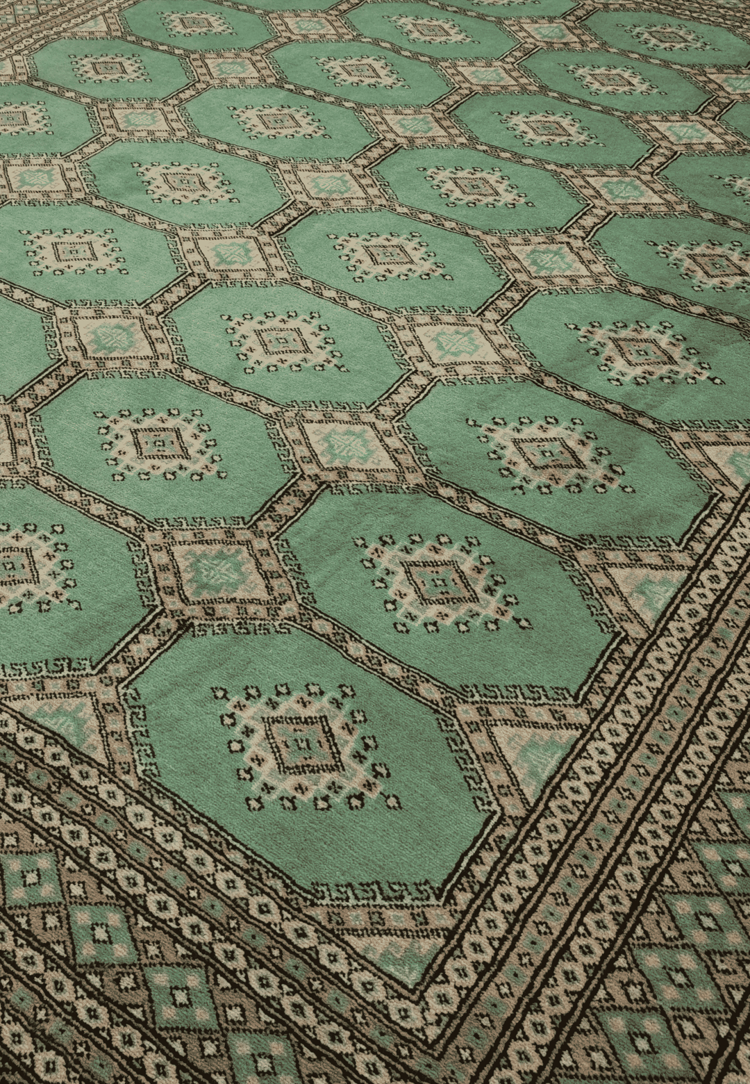 Gül detail in jade green and cream on Pakistani Jaldar rug