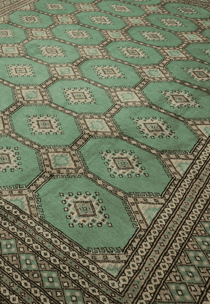Gül detail in jade green and cream on Pakistani Jaldar rug