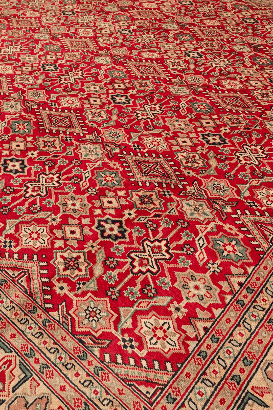 Border detail of red Jaldar hand-knotted square Pakistani rug