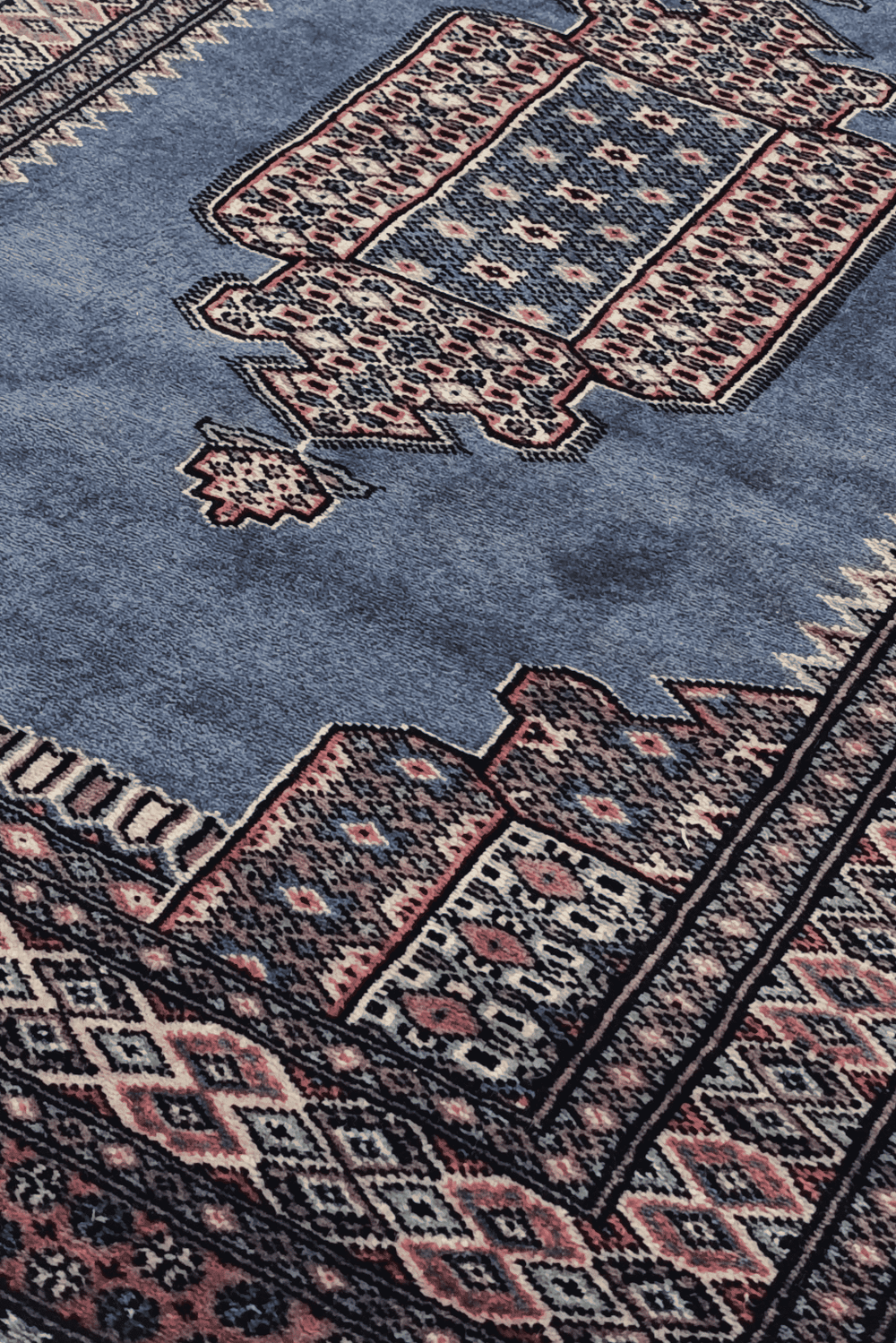 Portal medallion detail in slate blue and rose on Jaldar runner