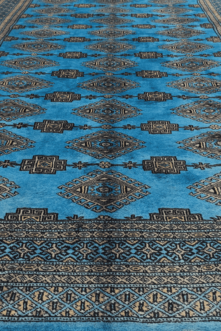 Hand-knotted azure blue Jaldar rug with cream diamond lattice