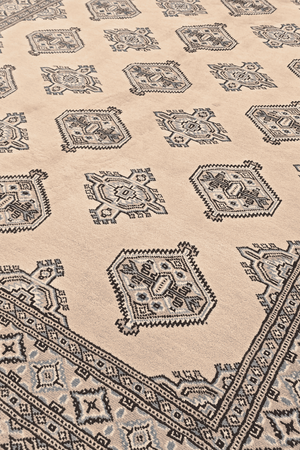 Diamond gül detail in ivory and slate grey on Jaldar rug