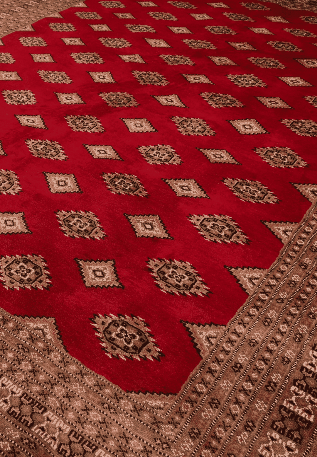 Diamond detail in brick red and cream on Jaldar rug