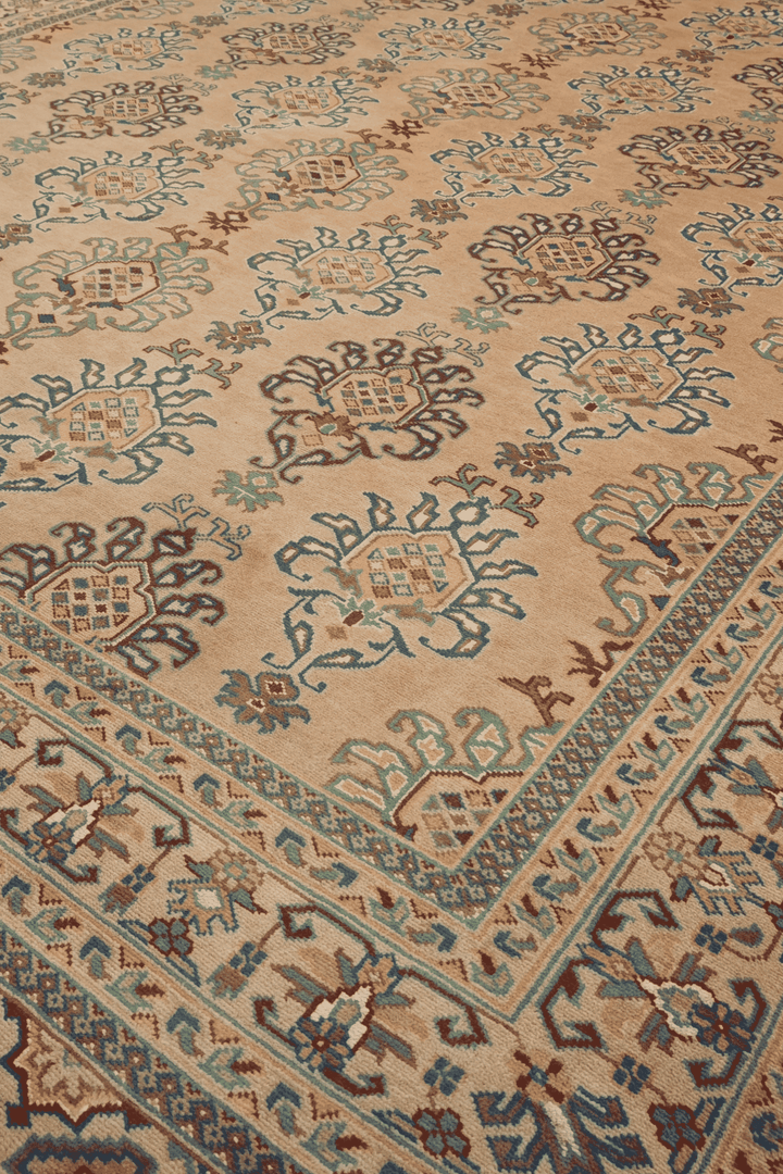 Alternating palmette detail in apricot and slate blue on Pakistani rug