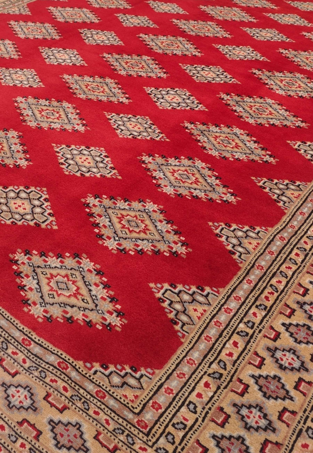 Diamond gül detail in crimson and camel on Jaldar rug