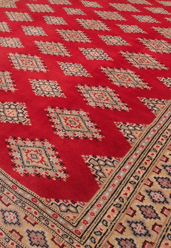 Diamond gül detail in crimson and camel on Jaldar rug