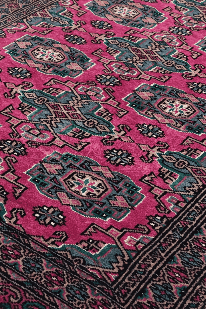 Rosette gül detail in magenta and teal on Jaldar runner