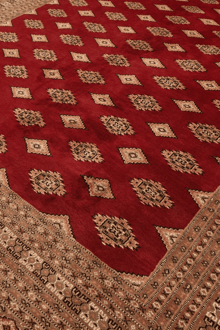 Alternating diamond detail in oxblood and tan on Jaldar rug