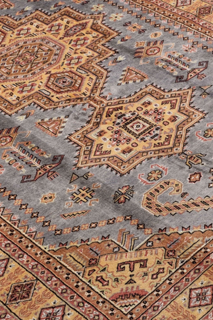 Wool and silk pile of grey gold Jaldar rug, 194×280cm
