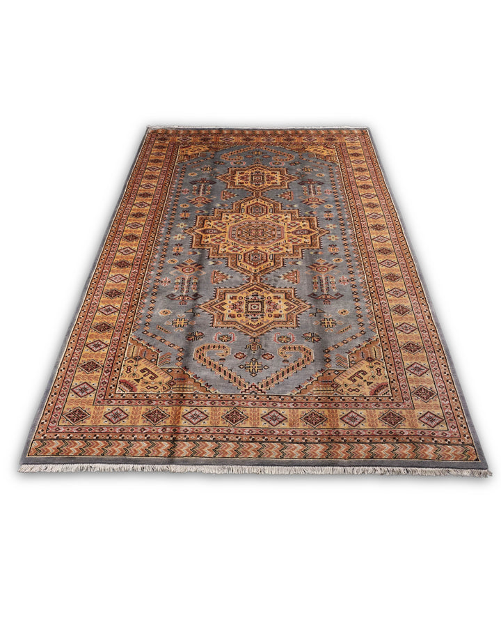 Grey and gold Jaldar rug for a living room, 3 tatami