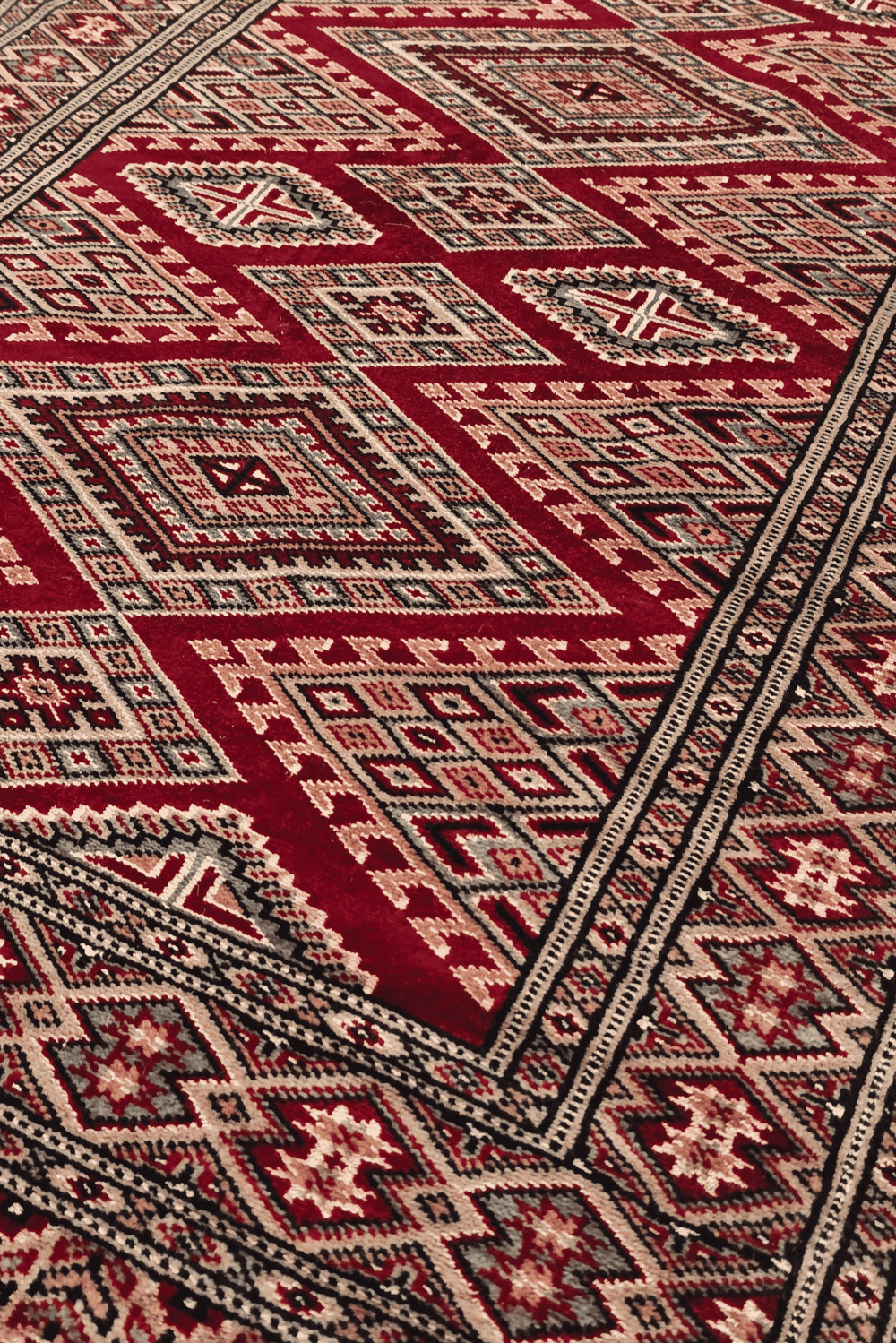 Lattice detail with Turkmen güls in wine and cream on Jaldar runner