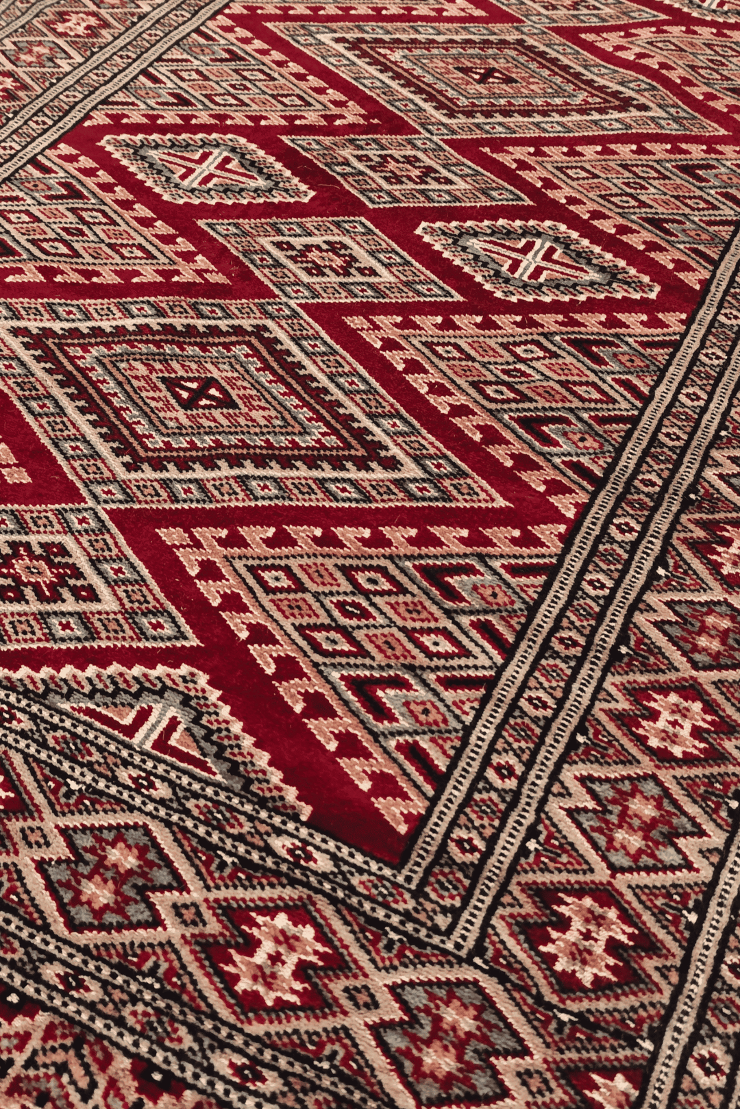 Lattice detail with Turkmen güls in wine and cream on Jaldar runner
