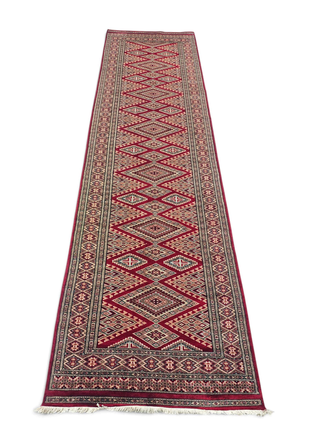 Border detail of wine Jaldar hand-knotted Pakistani runner
