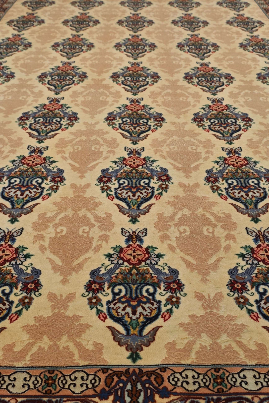 One-of-a-kind ivory vase cartouche Isfahan rug