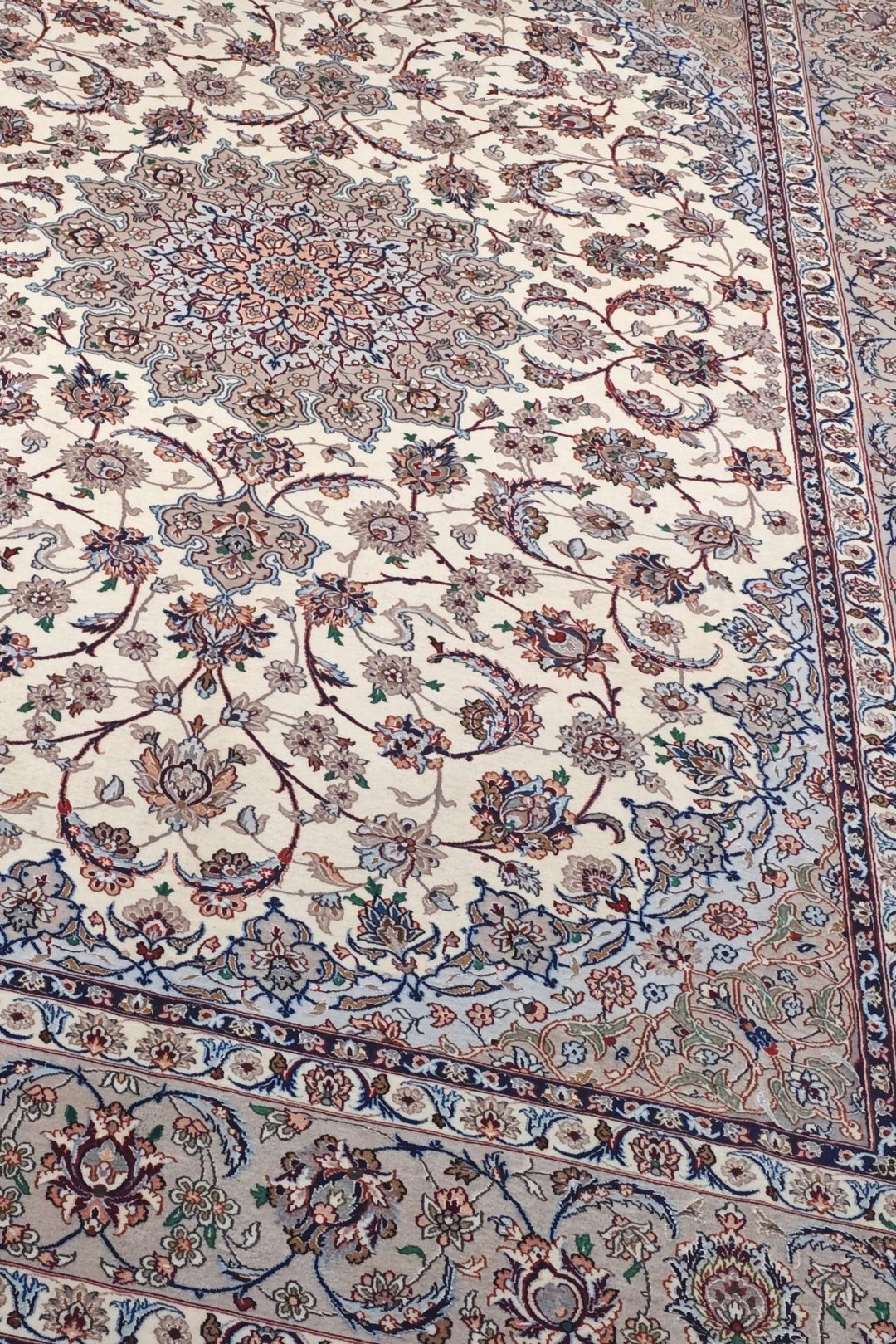 Border detail of ivory grey Yazdani Isfahan rug