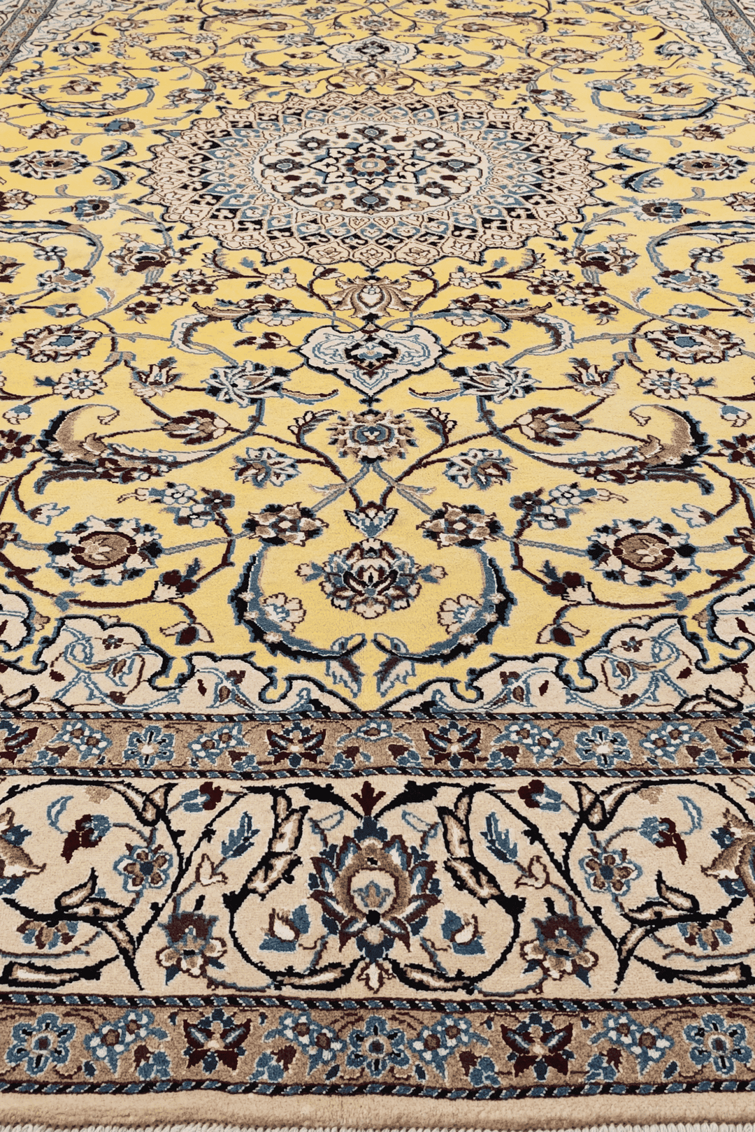 Fringe of saffron Persian Nain rug