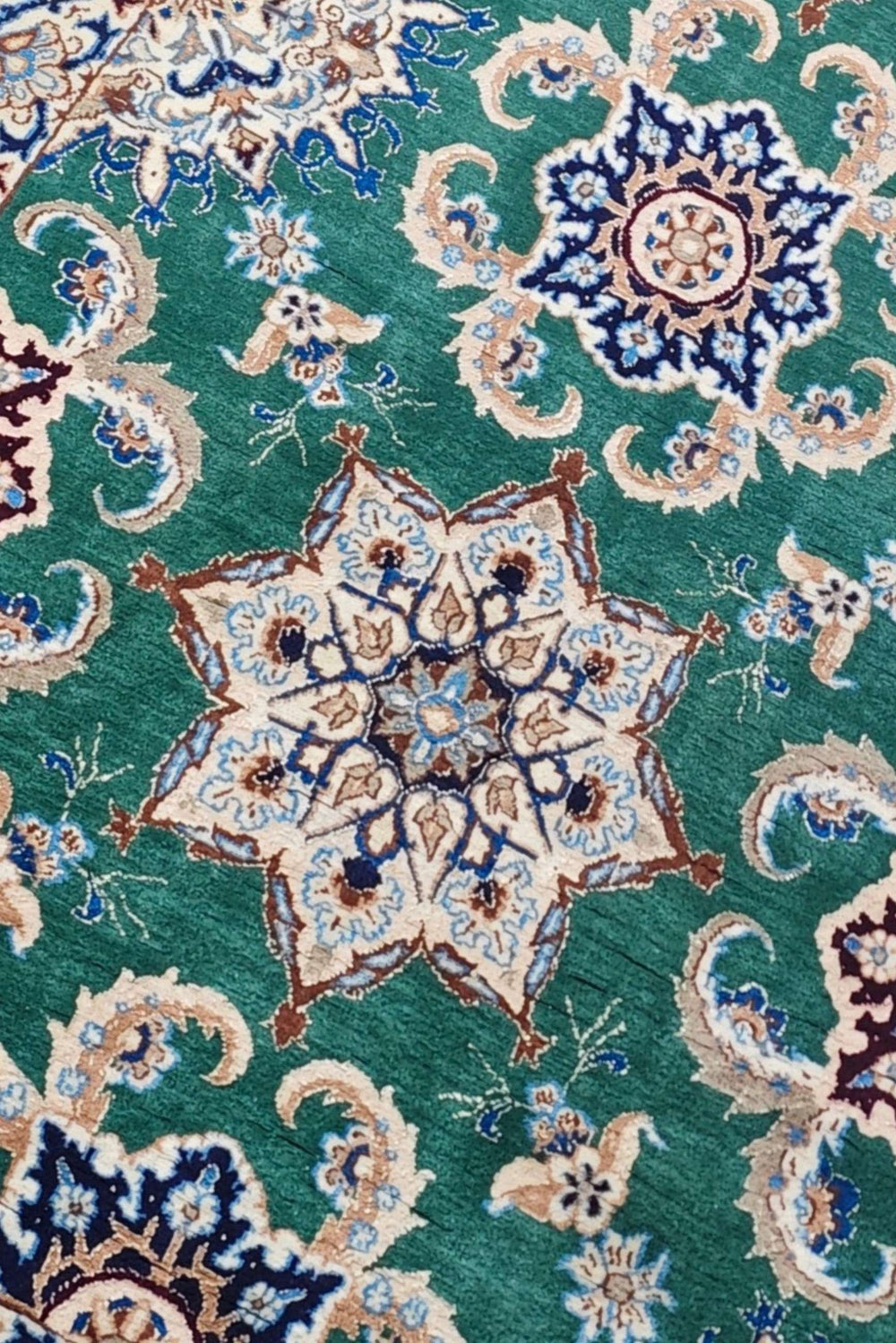 Star medallion detail in teal and ivory on Nain runner