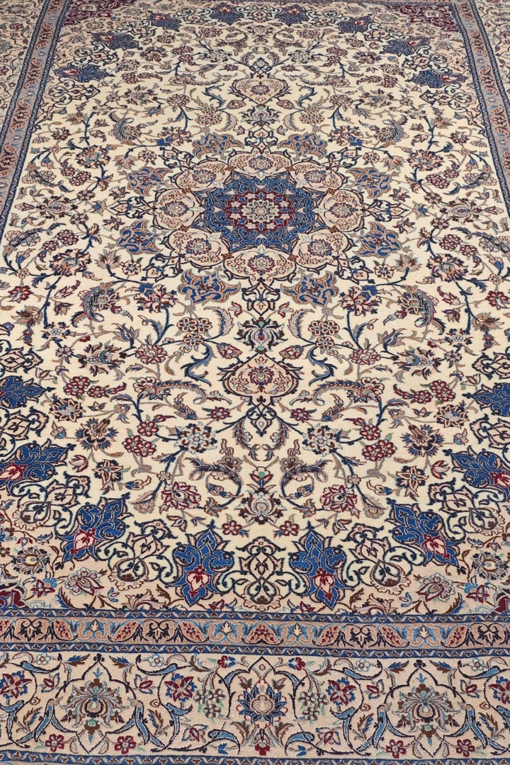 Border detail of ivory blue star Nain rug