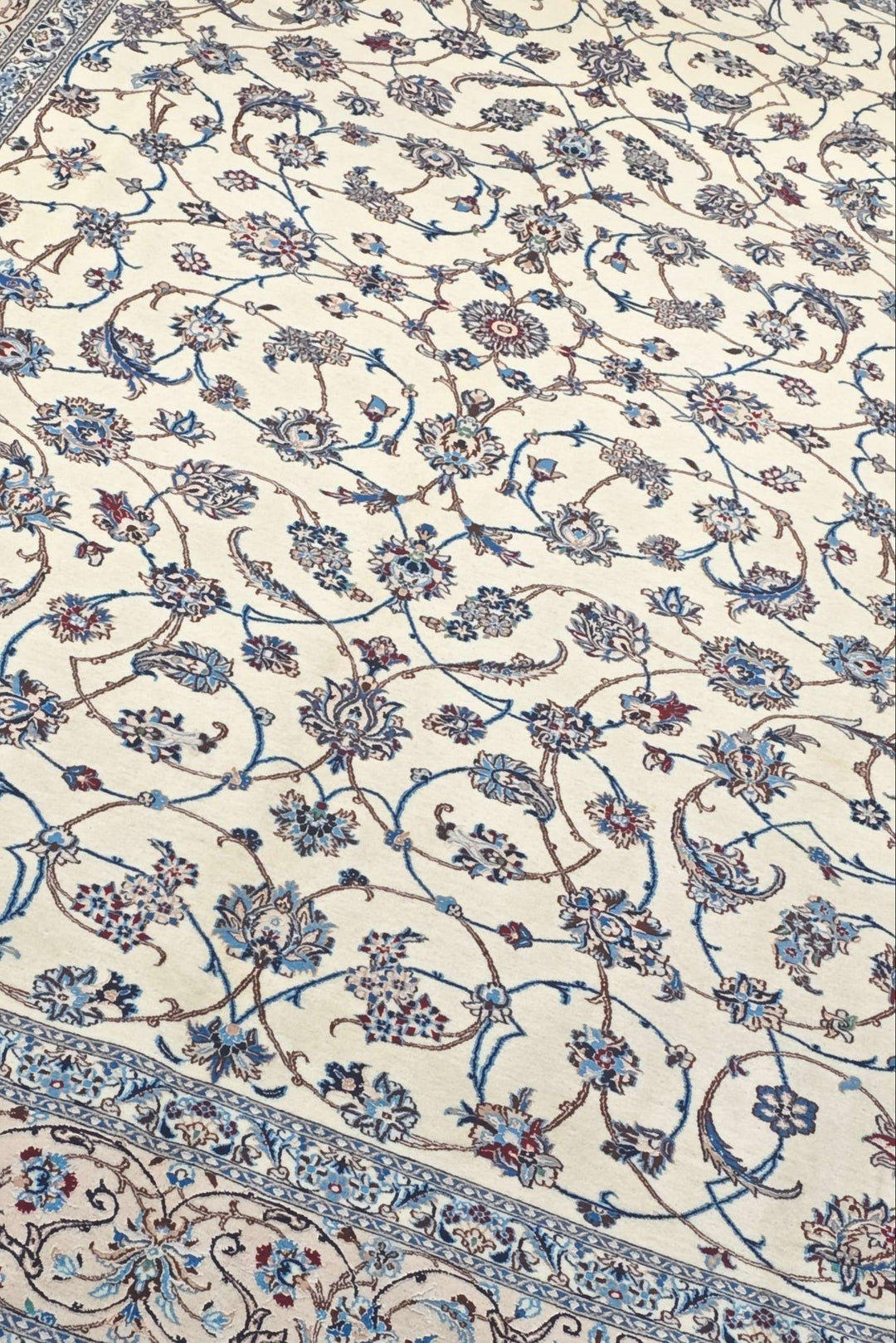 Border detail of ivory blue arabesque Nain rug