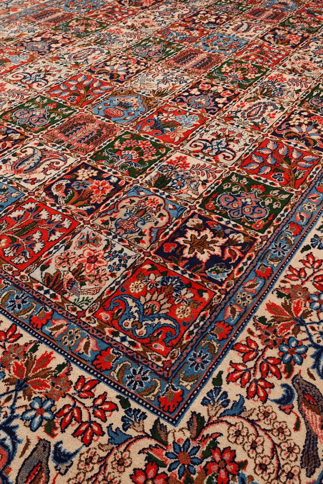 Border detail of Four Seasons Sabzevar rug