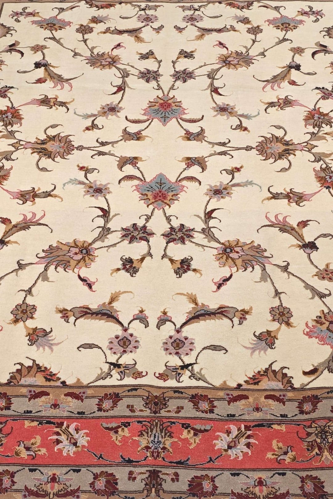 Border detail of ivory coral serrated leaf Tabriz rug